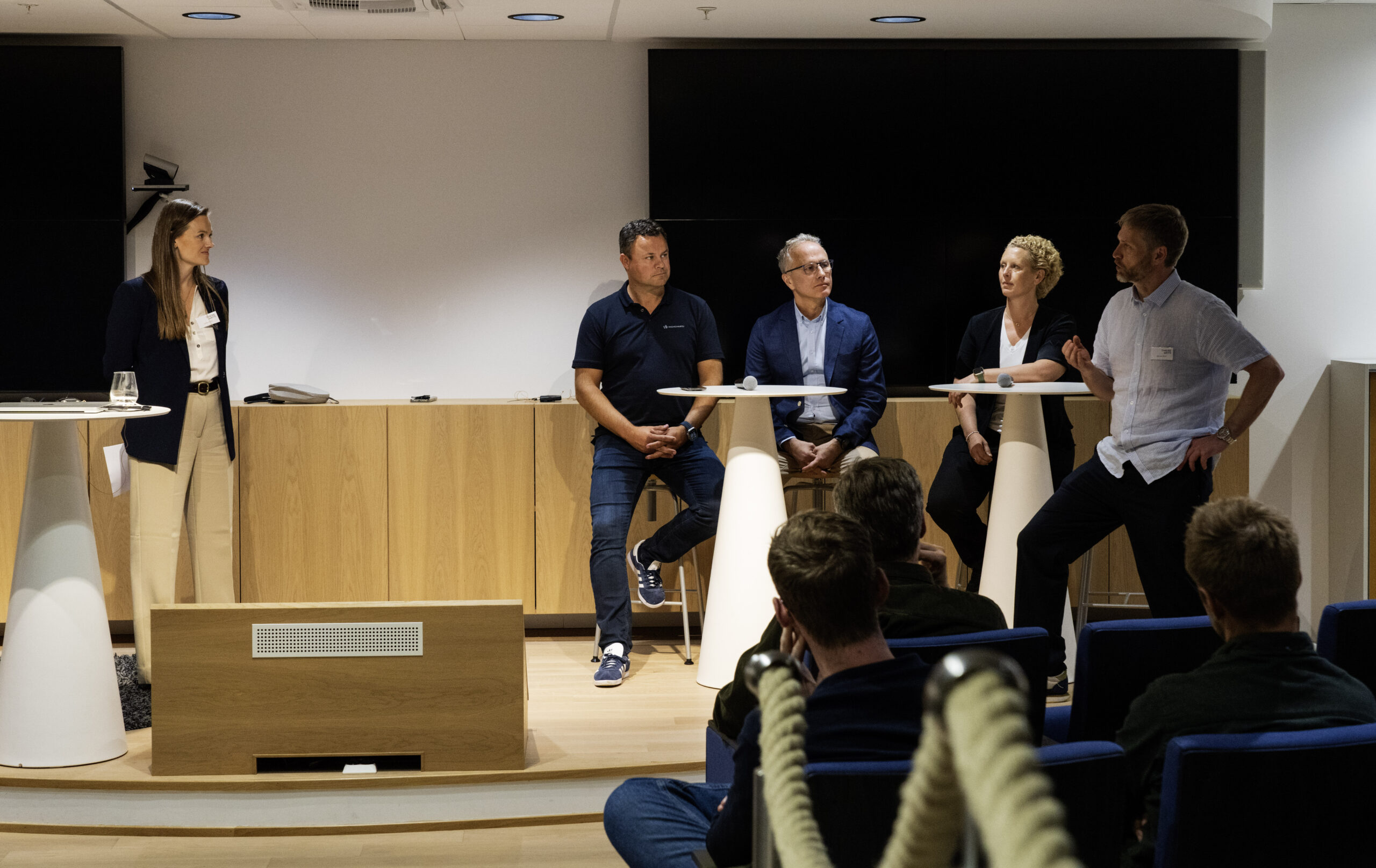 Bilde: Hallvard Barca Hjetland fra These Ways presenterer rapporten for Bergen Næringsråd