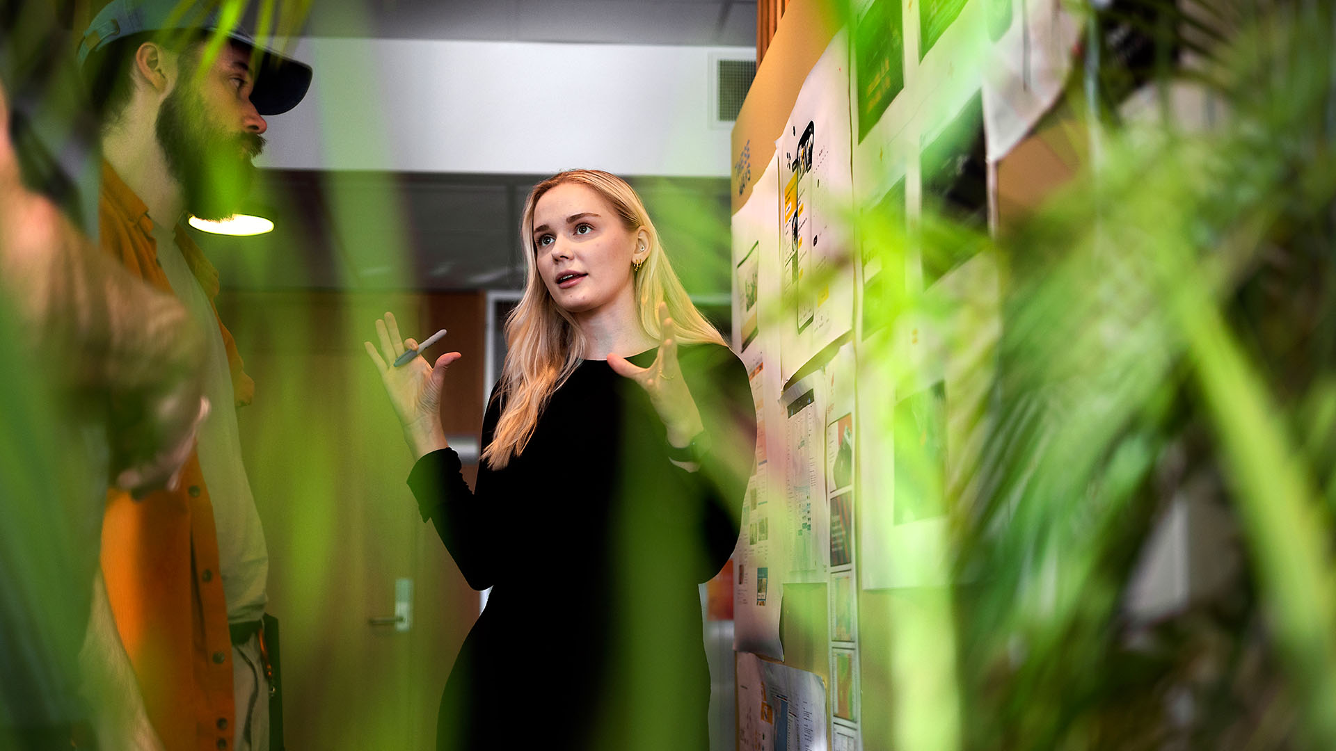 Bilde: Hallvard Barca Hjetland fra These Ways presenterer rapporten for Bergen Næringsråd