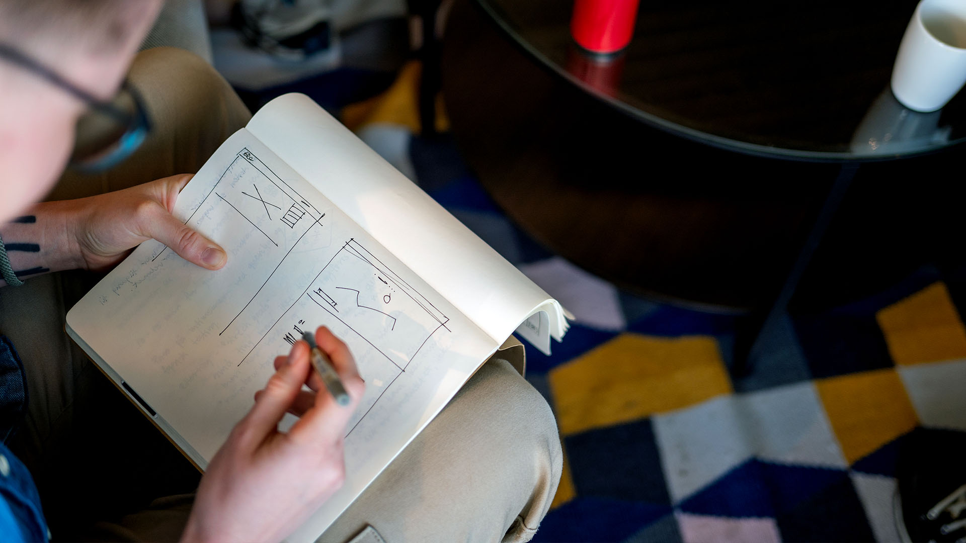 Bilde: Hallvard Barca Hjetland fra These Ways presenterer rapporten for Bergen Næringsråd