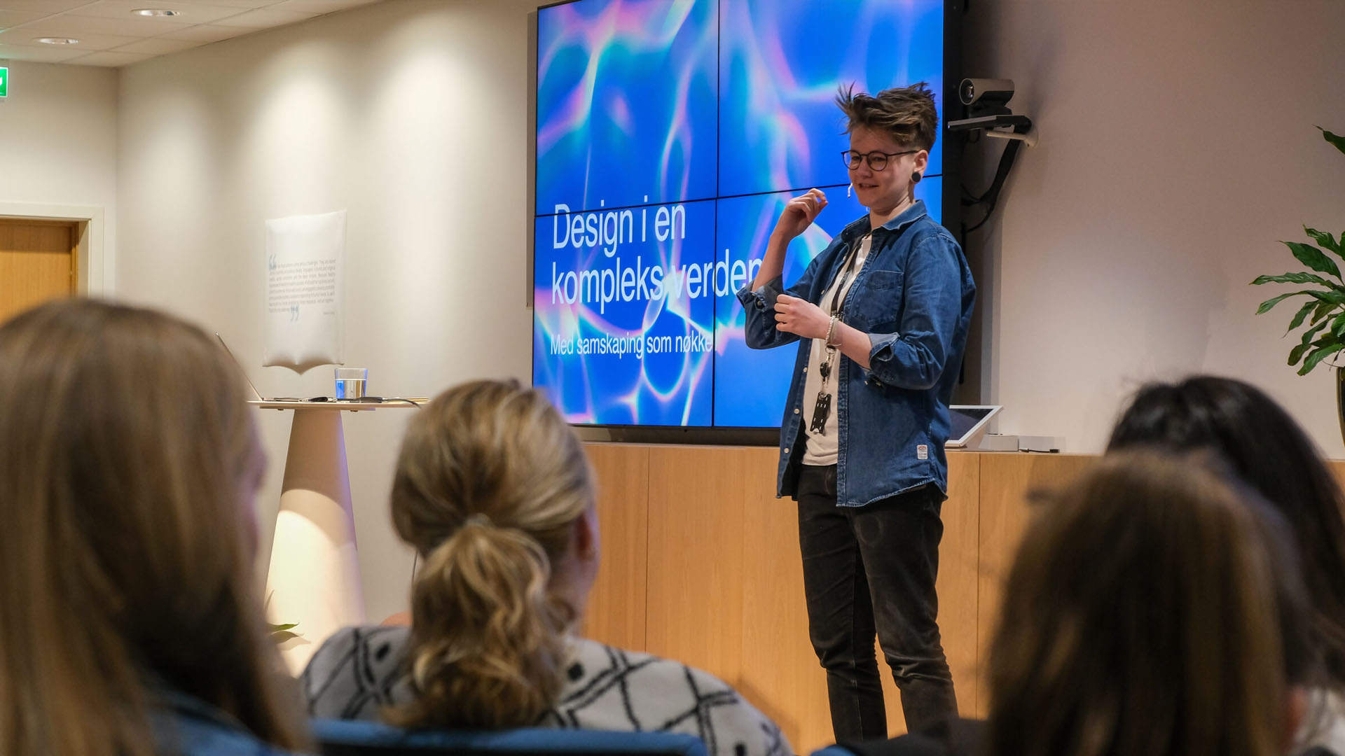 Bilde: Hallvard Barca Hjetland fra These Ways presenterer rapporten for Bergen Næringsråd