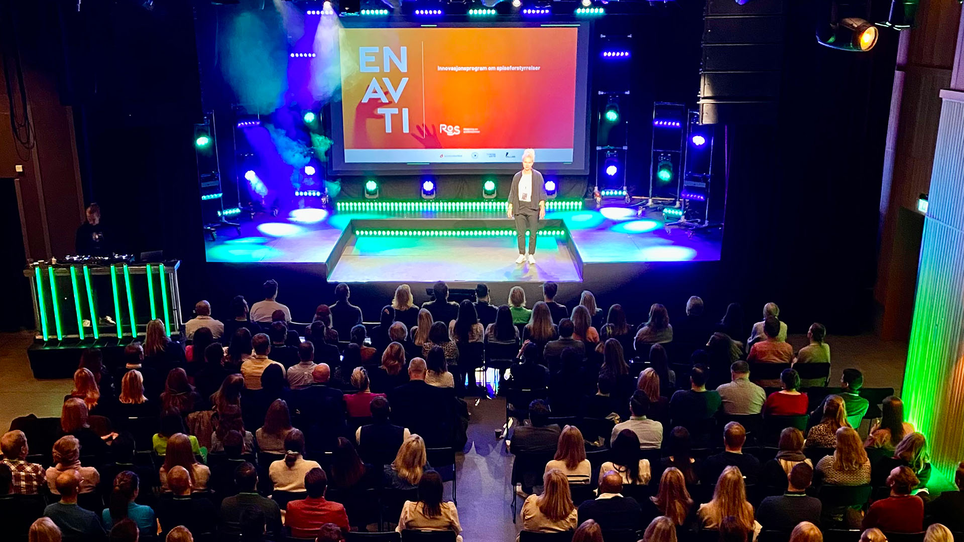 Bilde: Hallvard Barca Hjetland fra These Ways presenterer rapporten for Bergen Næringsråd