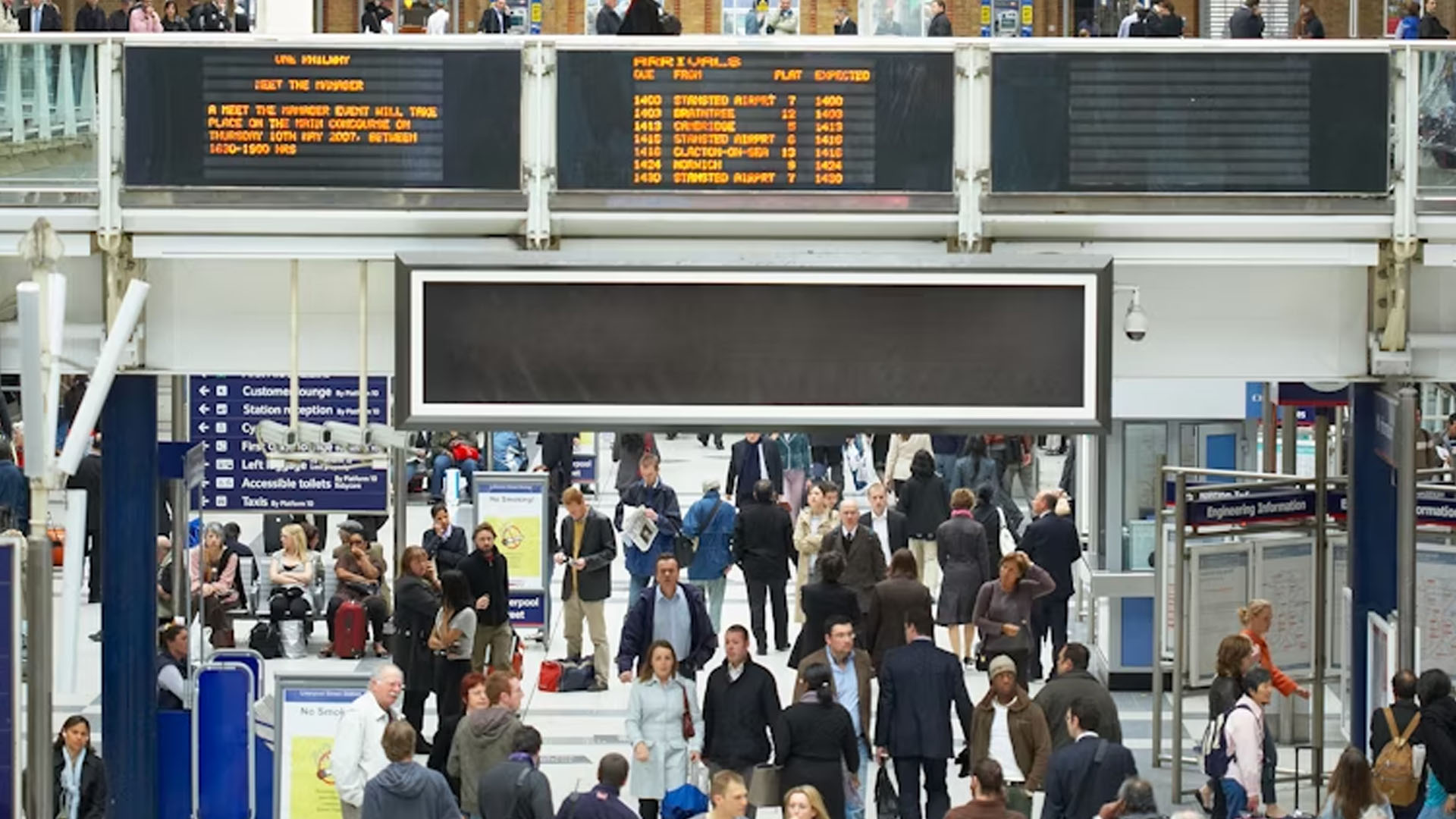 Bilde: Hallvard Barca Hjetland fra These Ways presenterer rapporten for Bergen Næringsråd