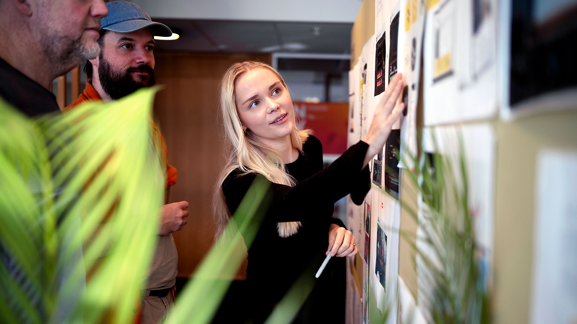 Bilde: Hallvard Barca Hjetland fra These Ways presenterer rapporten for Bergen Næringsråd